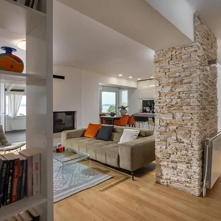 Apartment Sax 1 *