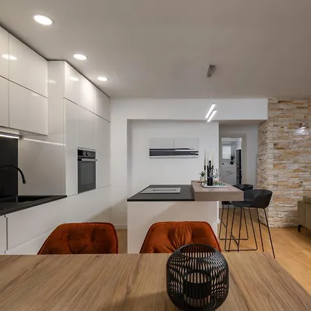 Apartman Sax 1 *
